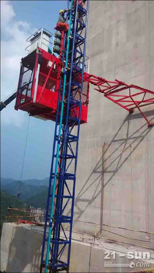 川建助力六廣河特大橋建設(shè)，八臺設(shè)備彰顯國產(chǎn)工程機械實力